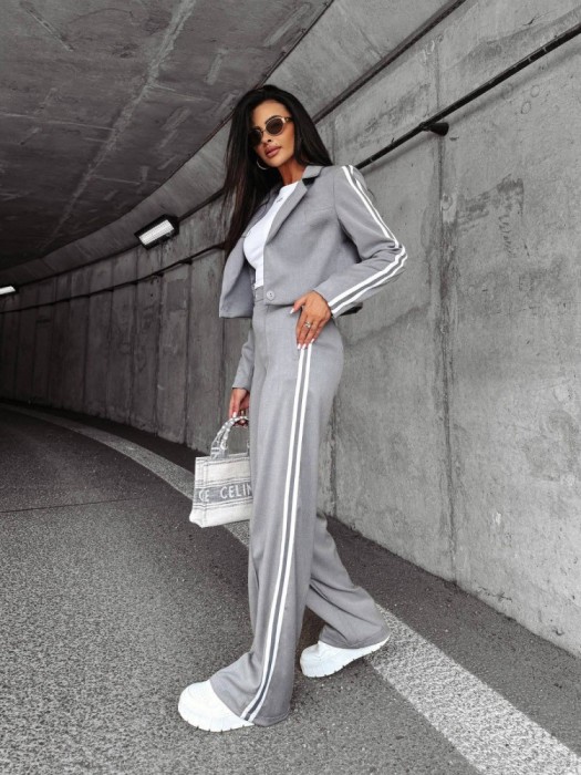 Compleu Smart Casual Gri cu Dungi Laterale , Sacou Crop si Pantaloni Largi pentru Toamna