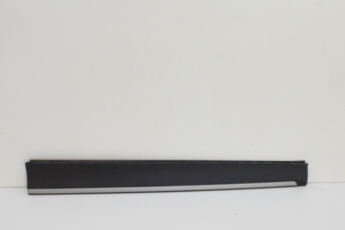 Bandou inferior ușă st&acirc;nga față BMW X3 F25 2012 OEM: 7220609 18074151