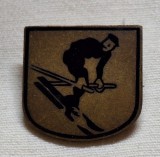 Schi competitie sportiva, schior, sport de iarna - insigna romaneasca veche din perioada regala, anii 1930