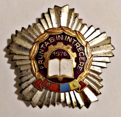 INSIGNA FRUNTAS IN INTRECERE 1976 foto