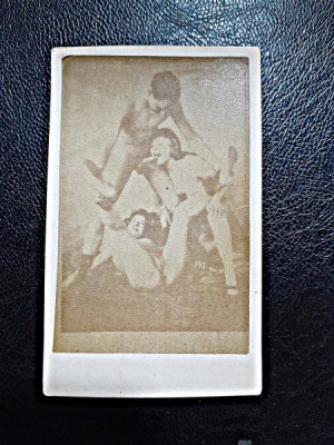 Fotografie veche, pe carton, cu tema erotica foto