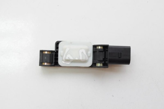 Senzor de impact dreapta spate VW TOUAREG 7LA, 7L6, 7L7 2005 OEM: 4B0959643E 2099848
