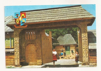 RF40 -Carte Postala- Poarta de lemn maramureseana de pe Valea Marei, necirculata foto