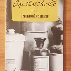 O supradoza de moarte de Agatha Christie