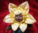 PAPUSA DE COLECTIE CREATIE ANNE GEDDES ANUL 1999 - FLOAREA SOARELUI 20 CM