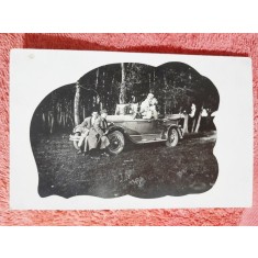 Fotografie tip carte postala, grup de prieteni in drum spre Bucuresti, venind de la nunta, 1928