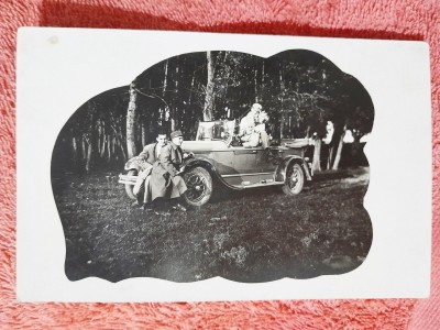 Fotografie tip carte postala, grup de prieteni in drum spre Bucuresti, venind de la nunta, 1928 foto
