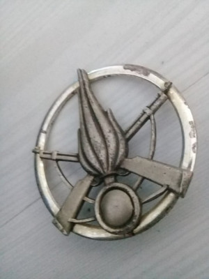 Emblema veche coifura Armata italiană infanterie argintata insignă beretă metal foto