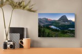 Tablou Canvas, "Reflectarea munților &icirc;n lumina dimineții", Munți, Lac, Reflectare, Arbori, Cer, Apus, Peisaj, Natură, Tranquilitate, &Icirc;nălțimi, 39 x 26