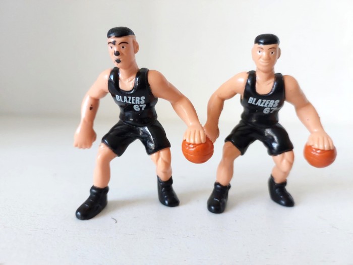 Lot 2 figurine baschetbalisti Kellogg&rsquo;s Basket Blazers 67, 6,5cm vintage anii 90