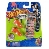 Set mini placa skateboard cu pantofi, Hot Wheels, HNG32