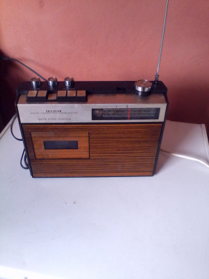 Radio Casetofon Universum CTR 2724 an 1972 foto