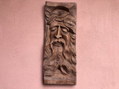 Sculptura veche basorelief, in lemn reprezentand pe Isus foto