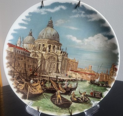Farfurie decor Italia pe suport expunere, portelan Venetia foto