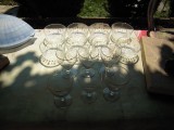 LOT de 6 pahare vintage din sticla 150 ml gravate si aurite + 8 castronase