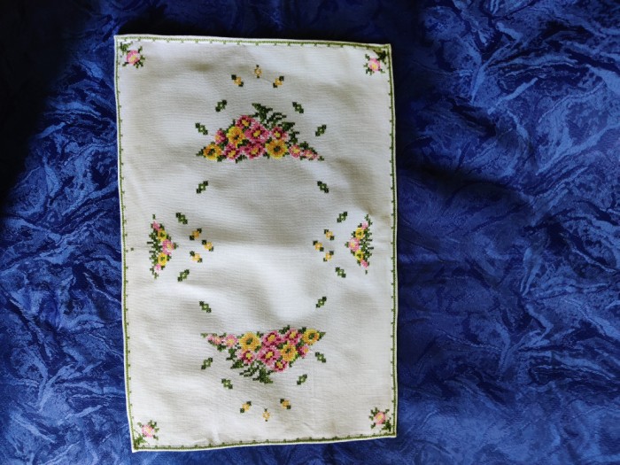 Mileu cusut cu cruciulițe