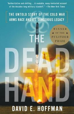 The Dead Hand: The Untold Story of the Cold War Arms Race and Its Dangerous Legacy foto