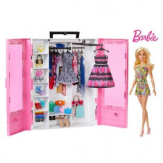 Set de joaca Papusa Barbie cu noua garderoba