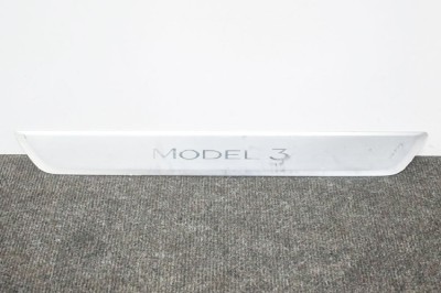 Ornament prag st&amp;acirc;nga față TESLA MODEL 3 2019 OEM: 1504763-00-A 11253060 foto