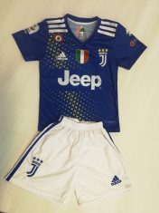 Echipament/compleu -tricou/sort copii Juventus / Ronaldo / CR7 2019 + BONUS foto