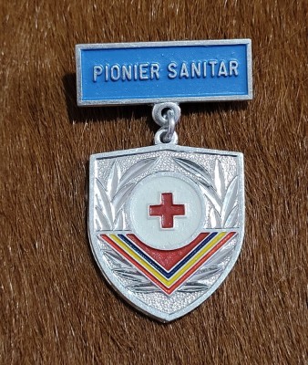 Insigna pionier sanitar aluminiu foto