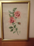 Tablou cusut brodat broderie florala trandafir roz 1992 rama sticla