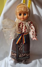 Papusa superba - Tarancuta in costum popular traditional romanesc probabil Muntenia - Arta Crisana - Romania, Jucarie veche cu aparat functional