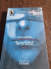 JOHN UPDIKE - TERORISTUL foto