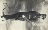 P2082N Locotenent rom&acirc;n de v&acirc;nători purt&acirc;nd medalia Av&acirc;ntul Țării, 1913, studio Rembrandt, Iași