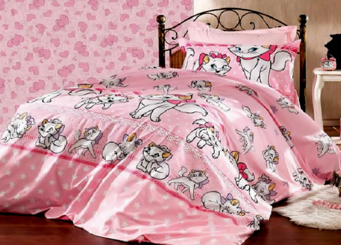 Lenjerie de pat pentru o persoana cu husa elastic pat si fata perna dreptunghiulara, Barbie, bumbac ranforce, gramaj tesatura 120 g/mp, multicolor