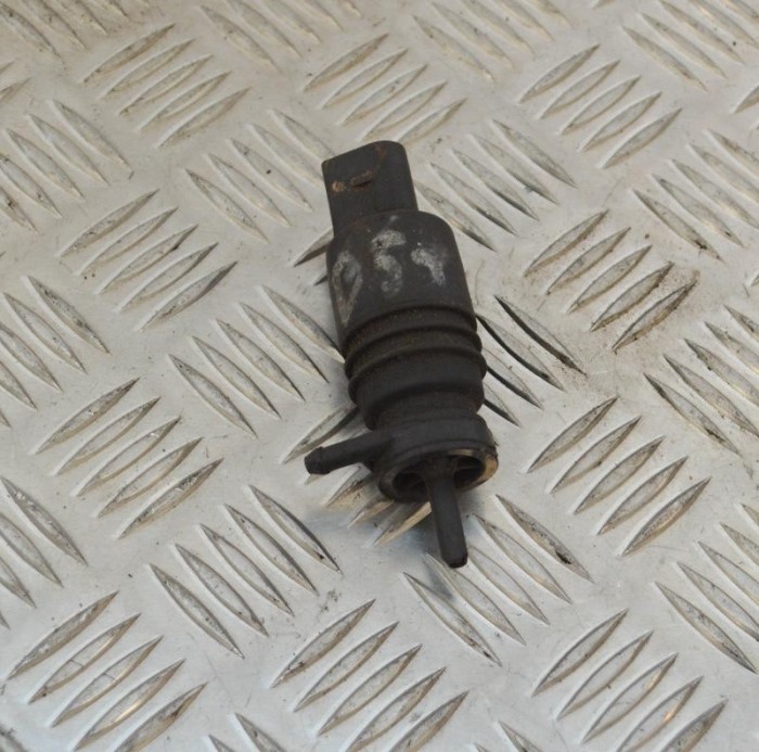 Motor rezervor lichid de parbriz VW PASSAT B5 3B3 2004 2547222