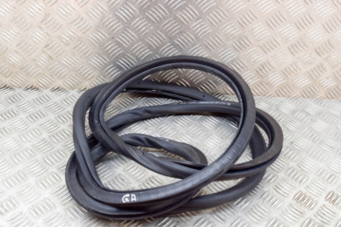 Garnitura ușă dreapta spate VW TOURAN 1T3 2011 OEM: 1T0867913K | 15287475