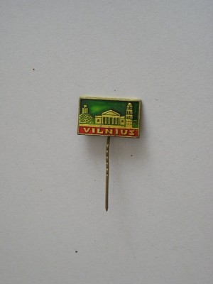 QW9 L 99 - insigna - tematica orase - Vilnius - Fosta URSS foto