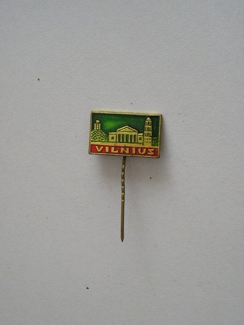 QW9 L 99 - insigna - tematica orase - Vilnius - Fosta URSS