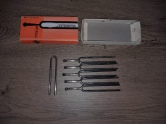 INSTRUMENTE MUZICALE- DIAPAZON WITTNER -Wittner Tuning Fork- DIAPAZON VECHI- DIAPAZON- LOT 5 BUCATI
