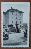 Fotografie, Geo Litarczek, parintele radiologiei romanesti impreuna cu parintii la Gotthard Pass, hotel, 1934