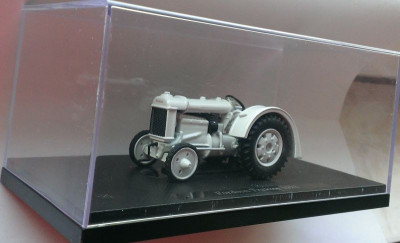 Macheta Tractor Fordson 1921 - Dongguan 1/43 foto