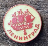 QW9 N9 46 - Insigna - tematica turism - Leningrad - Rusia