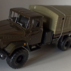 Macheta KrAZ 6322 Camion cu prelata Verde inchis - MCG 1/43