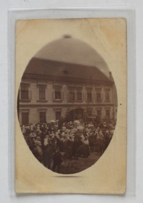 BUCURESTI ( ? ) , FOTOGRAFIE DE GRUP , CARTE POSTALA , INCEPUTUL SEC. XX foto