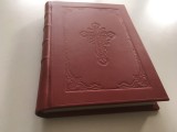 LITURGHIER 1974 TIPARIT CU APROBAREA SF.SINOD SI BINECUVANTAREA PF JUSTINIAN- TEXT DE PR.PROF. PETRE VINTILESCU. RECOPERTAT LUX/ COPERTI PIELE