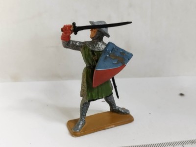 bnk jc Starlux - soldat medieval cu sabie si scut foto