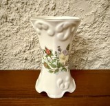 VAZA DIN PORTELAN ENGLEZESC- AYNSLEY- FINE BONE CHINA- "WILD TUDOR" H12CM