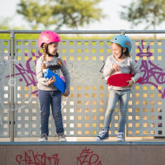 Skateboard rosu cu roti luminate cu LED-uri foto