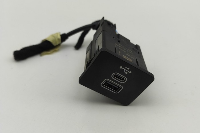 USB FORD KUGA III DFK 2024 OEM: NX7T14F014AD,NX7T-14F014-AD 30985375