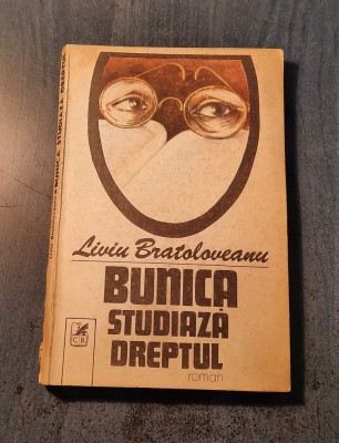 Bunica studiaza dreptul Liviu Bratoloveanu cu autograf foto