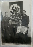 Anii 40 Foto originala Crăciun nazist la Medias / aviatie / 12 x 8 cm / II WW razboi mondial / militari / armata / uniforme SS /acordeon