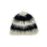 Cumpara ieftin Caciula din blana artificiala alb-negru