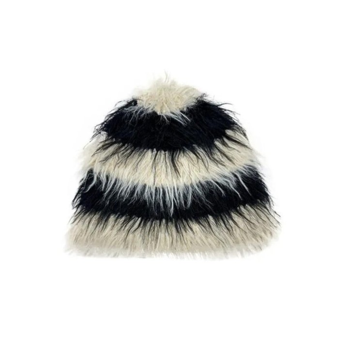 Caciula din blana artificiala alb-negru