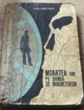 LITR8 Literatura, Moartea vine pe banda de Magnetofon